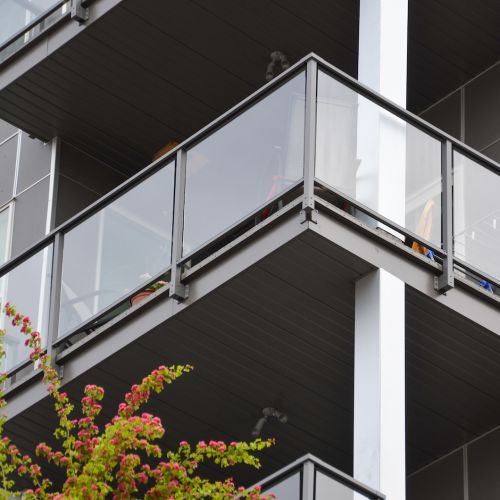 Glass railing system with fascia mounts