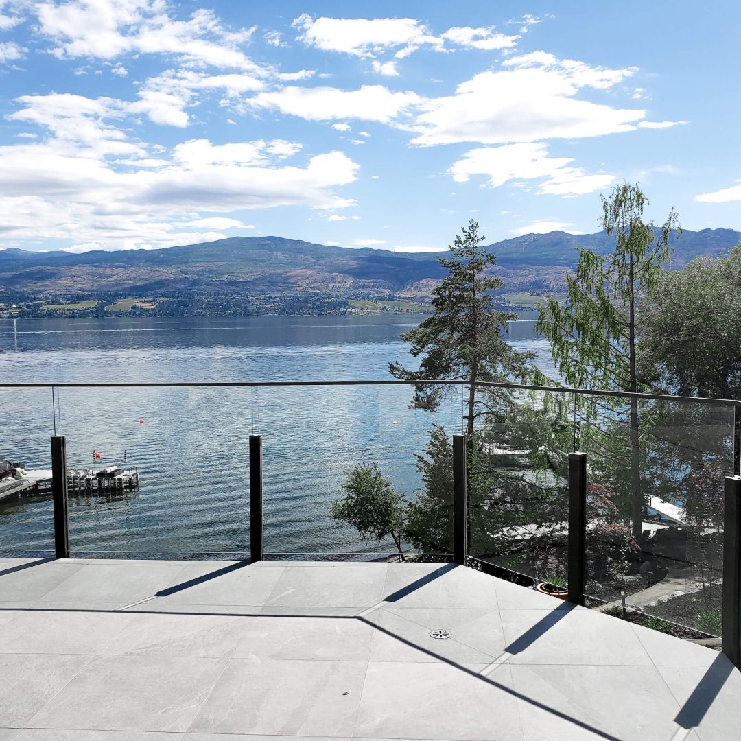 Black glass railing kit in Sunnyside, West Kelowna, BC. Durable railing kit with 5mm glass panels and powder coated black aluminum