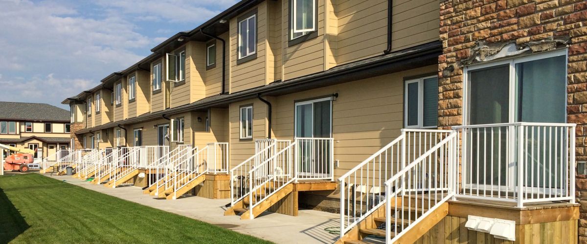 5/8th inch picket railings intalled in the back yard of a townhome complex