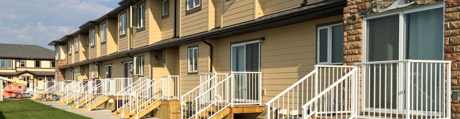 5/8th inch picket railings intalled in the back yard of a townhome complex