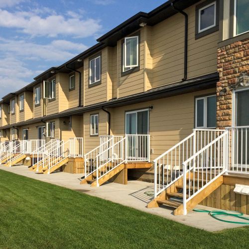 5/8th inch picket railings intalled in the back yard of a townhome complex