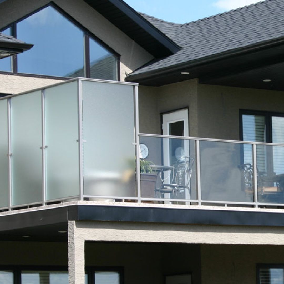 Tall glass privacy wall & deck wind screen