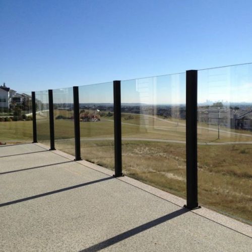 DekSmart Railings Glass Topless Railing (Royal Railing Ltd)